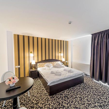 Hotel Complex Havana Tîrgu Ocna 外观 照片